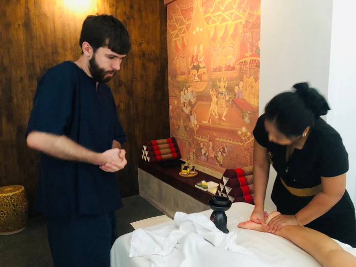 Aroma Oil Massage training at Nuad Thai School