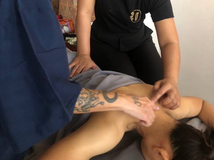Upper back Office Syndrome massage practice