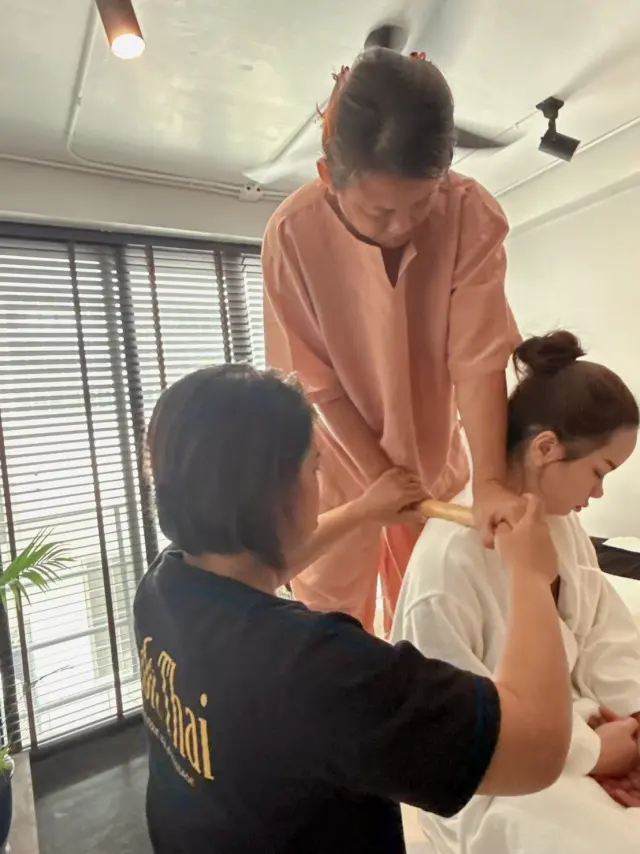 Seated shoulder bamboo coaching