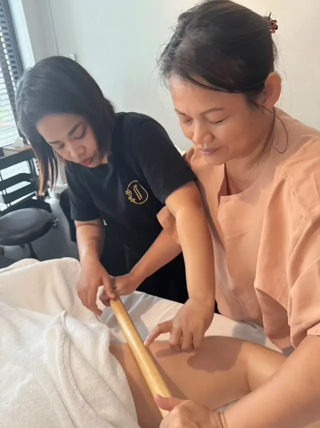 Guided bamboo thigh rolling