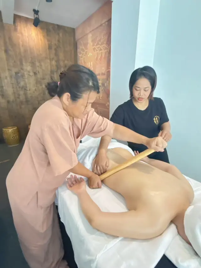 Long bamboo back stroke
