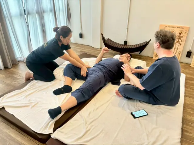 Partner feedback on hip support