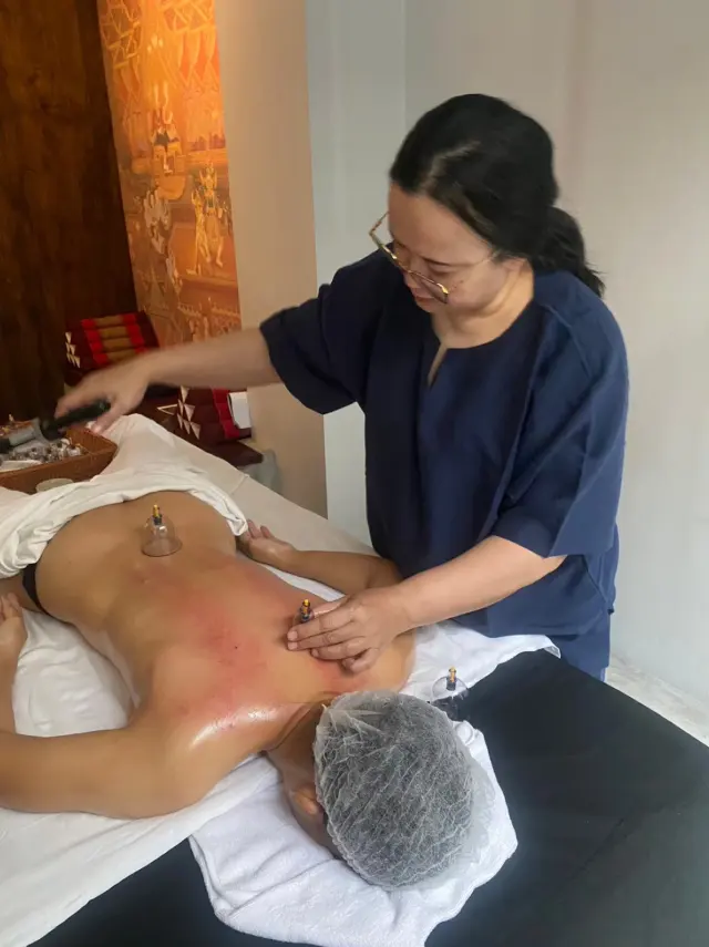 Removing a shoulder cup