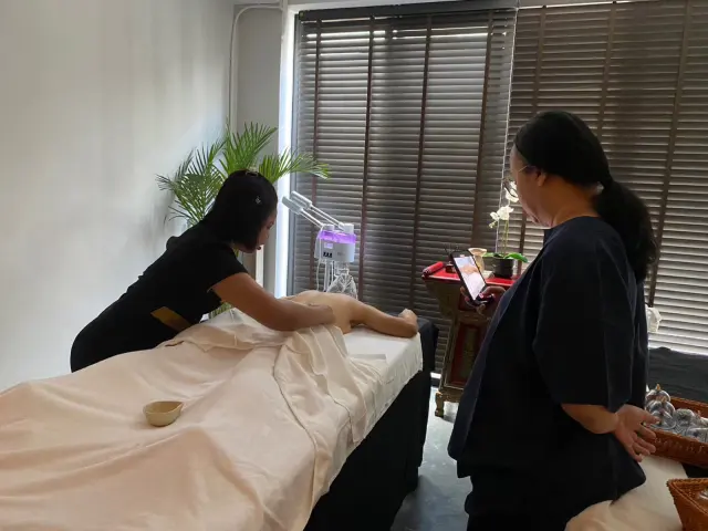Full cupping pattern overhead