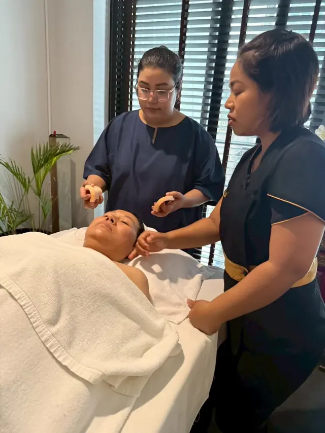 Instructor-guided facial tools