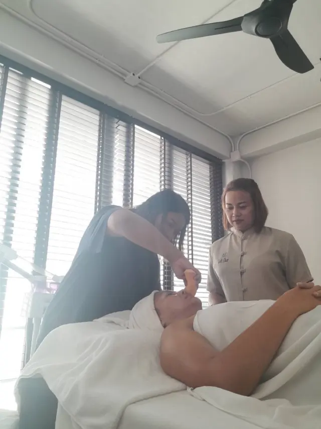 Facial tool stroke