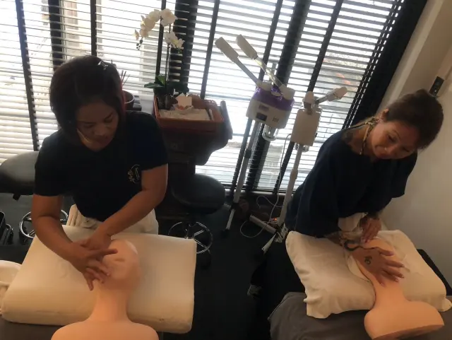 Facial mannequin practice