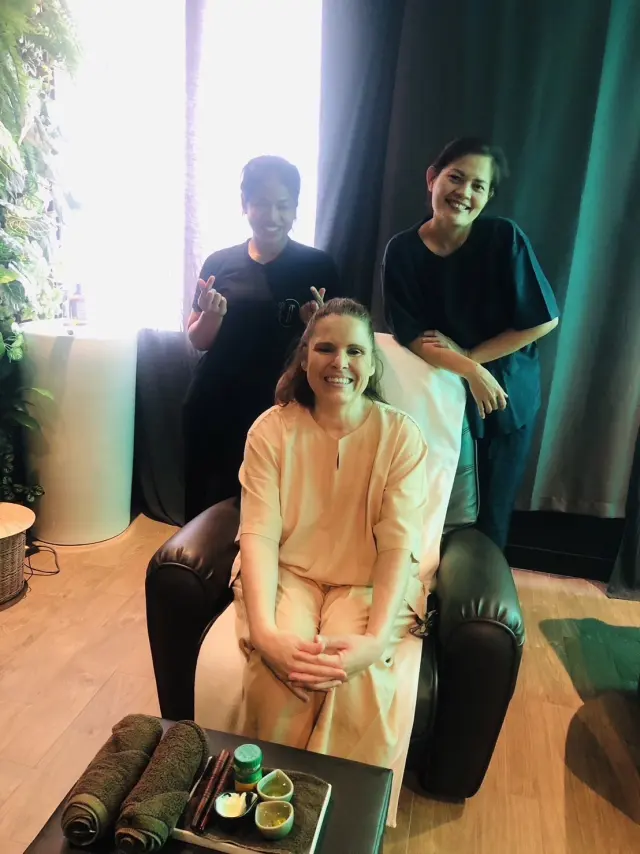 Foot massage graduation moment