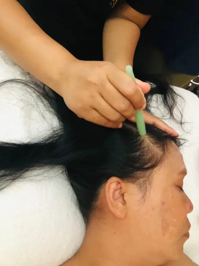 Hairline tool close-up