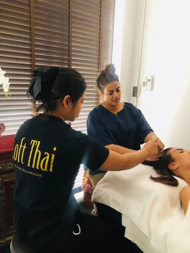 Two-sided head massage