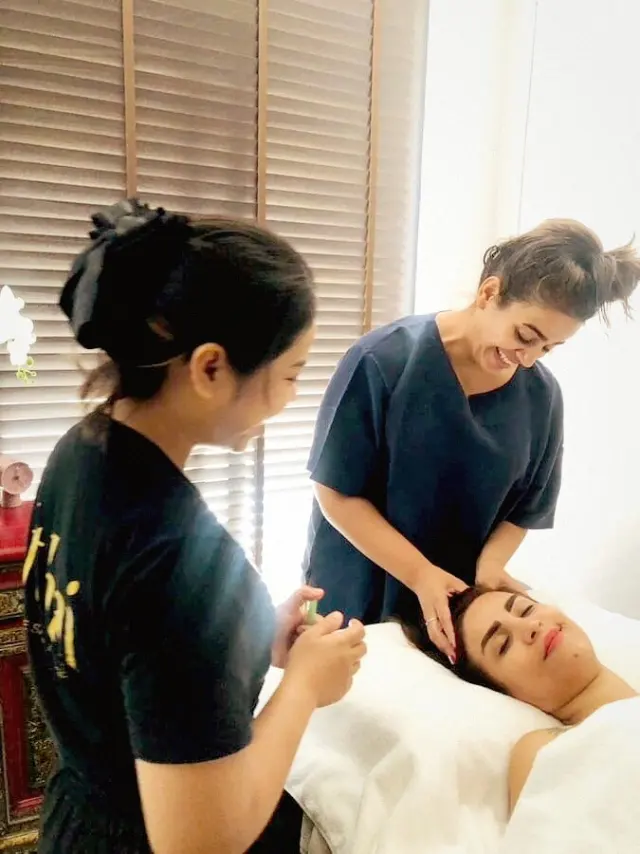 Relaxed head massage