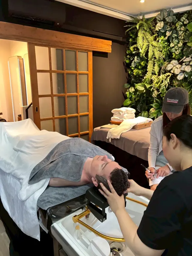 Head spa room overview