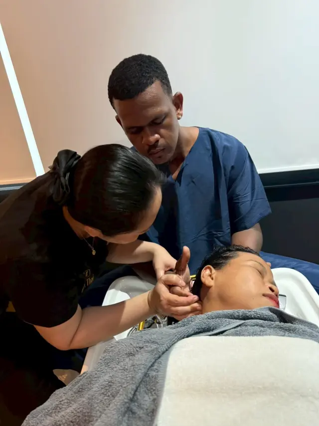 Ear and neck support coaching