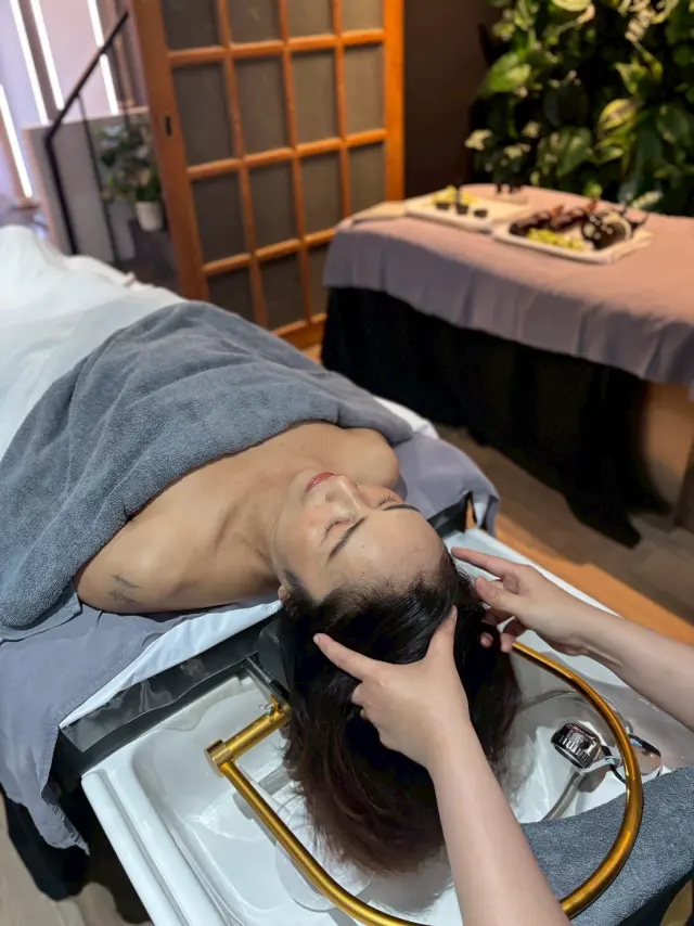 Initial neck support at the basin