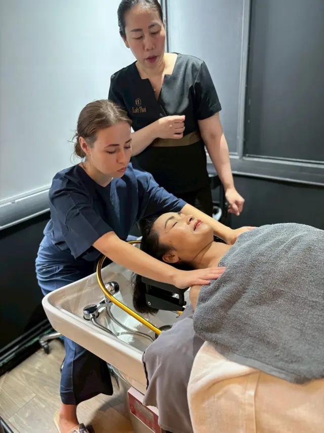 Guided shoulder and chest support