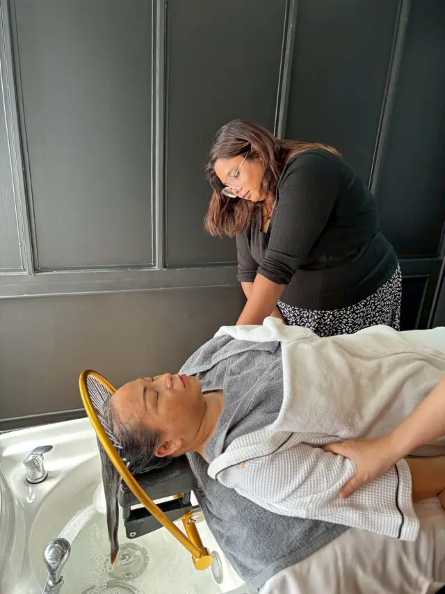Client comfort at the basin