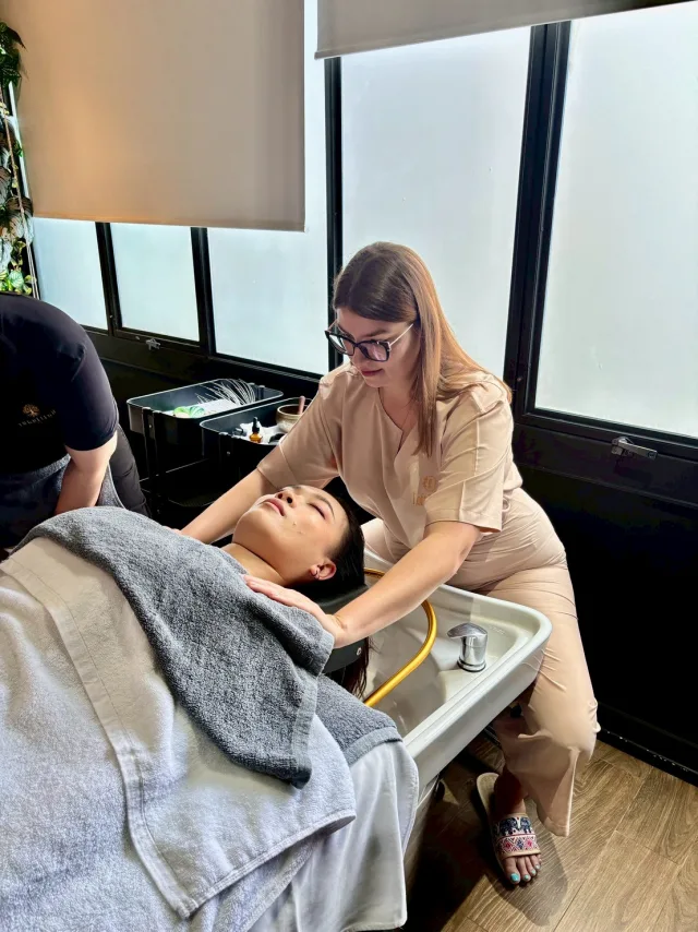 Technique explanation before scalp work