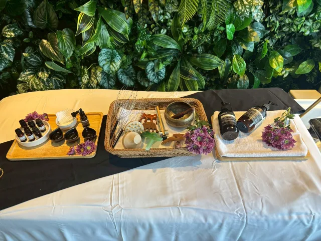 Head spa tool layout with aroma oils