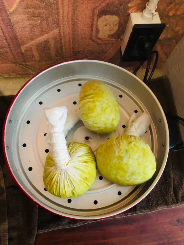 Compresses in the steamer
