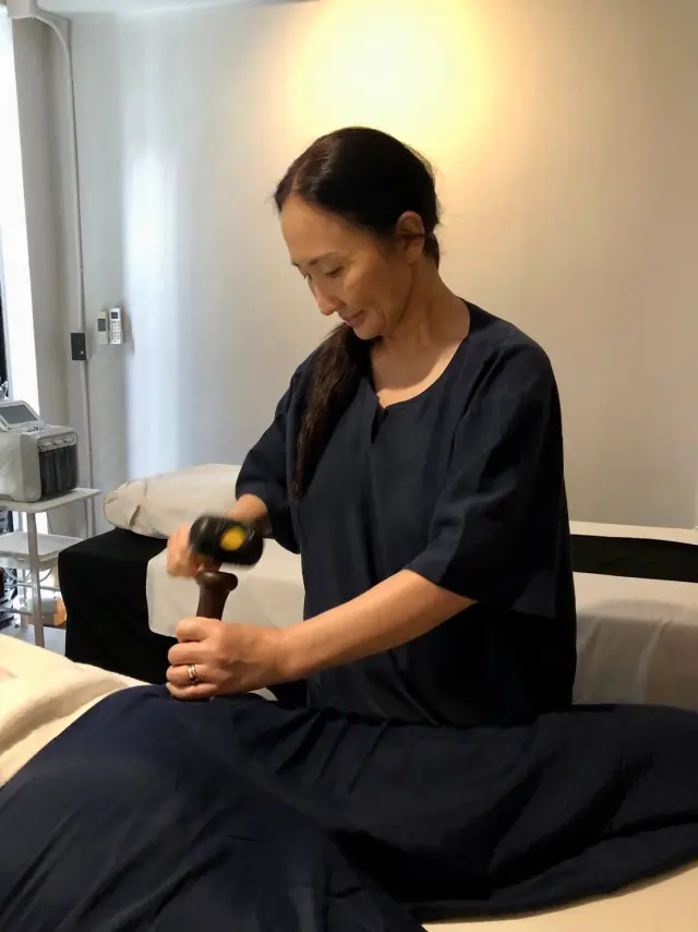 Seated tool handling