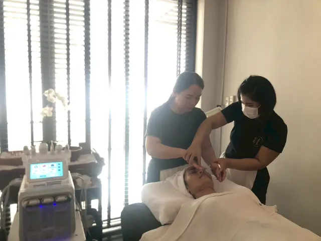 Hydrafacial machine setup