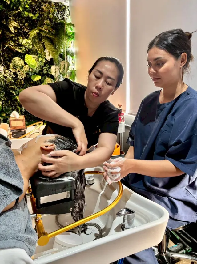 Instructor-led shampoo massage