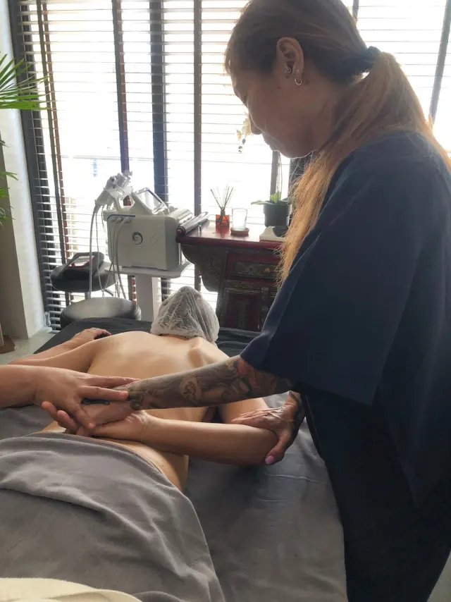 Prone arm release
