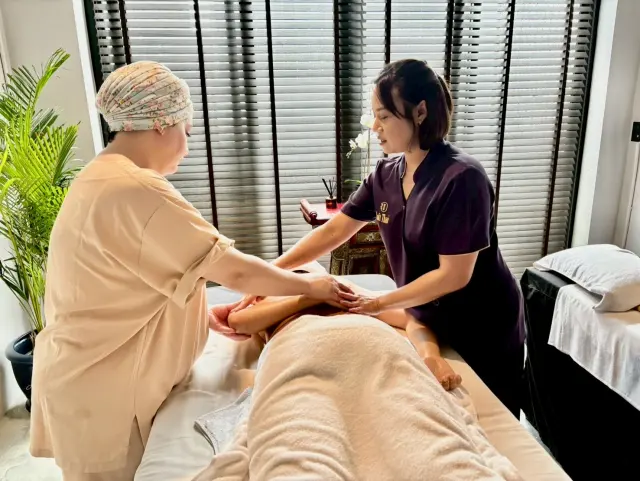 Head-table arm release