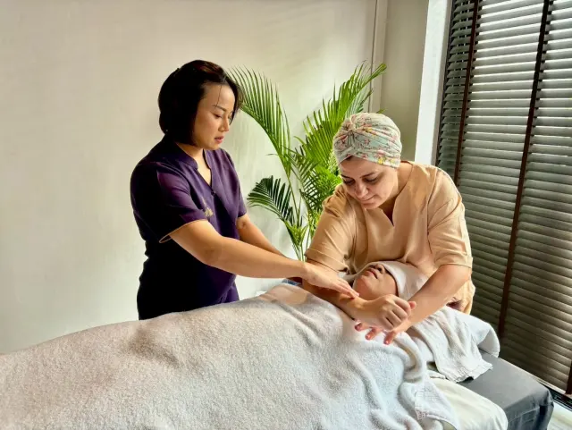 Supine hand placement