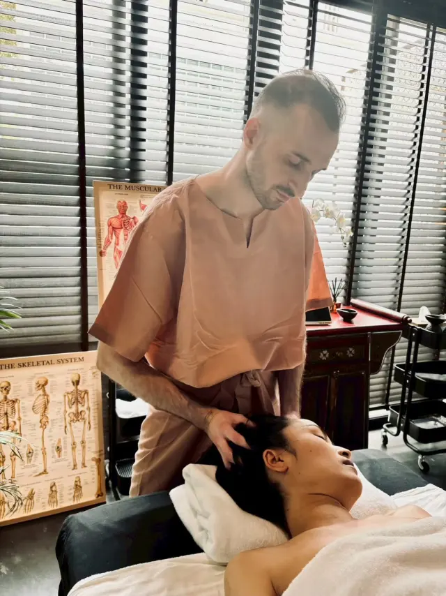 Supine neck support