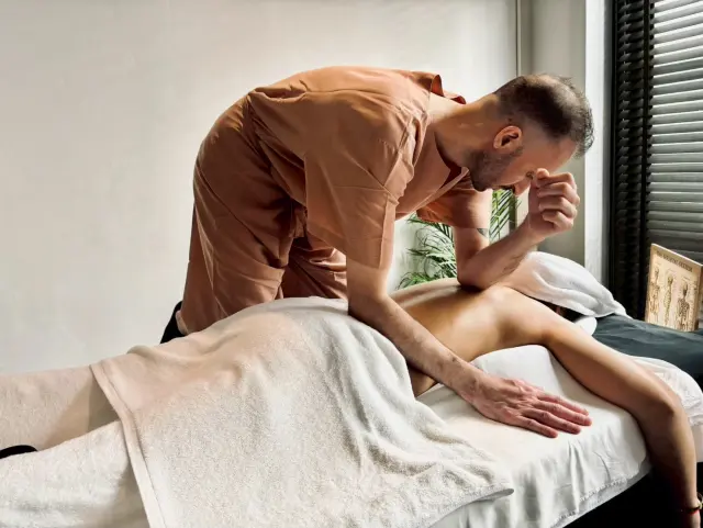 Elbow-assisted back release