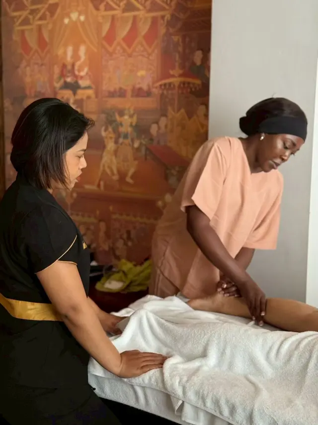 Guided thigh massage flow