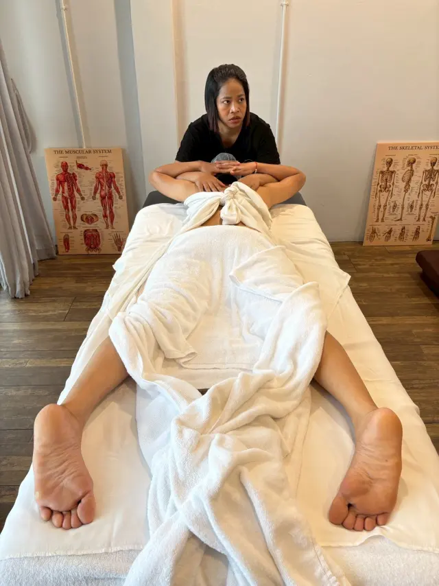 Neck and shoulder stretch setup