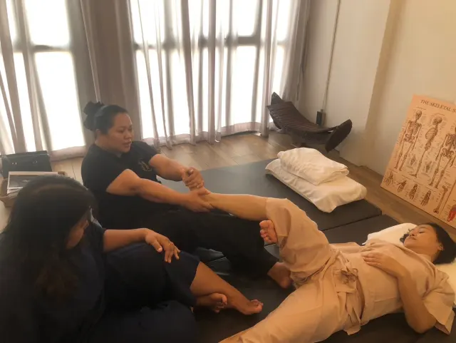 Assisted leg mobilisation