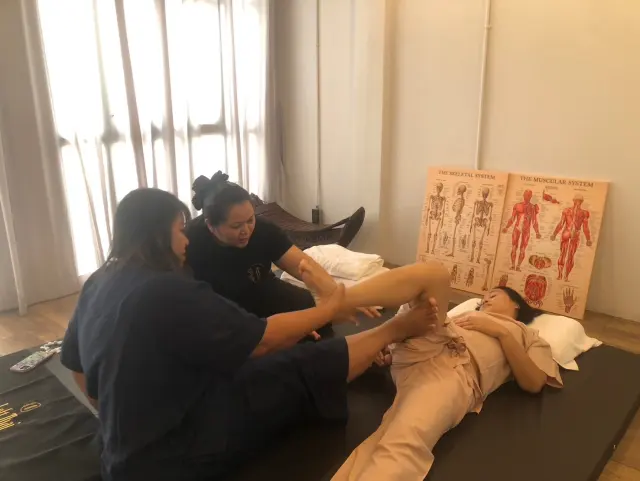 Bent-knee leg sequence