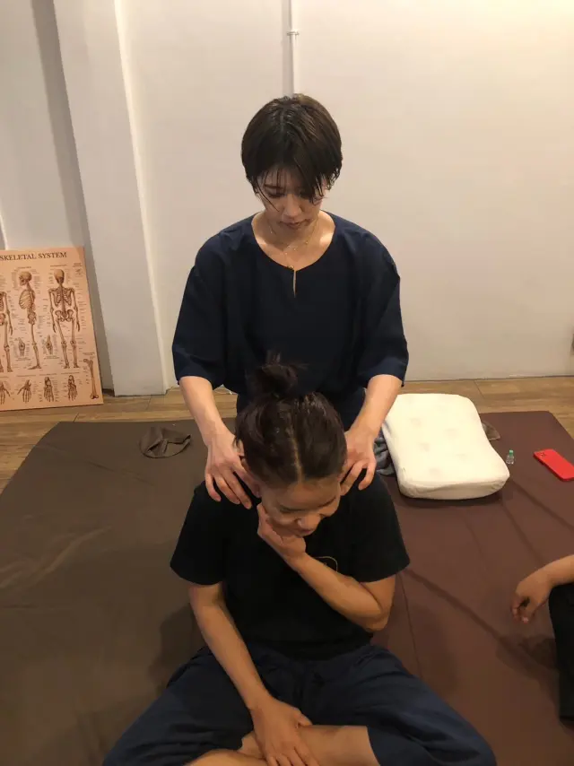 Seated shoulder pressure