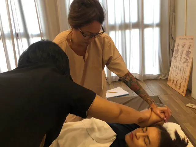 Shoulder stretch support
