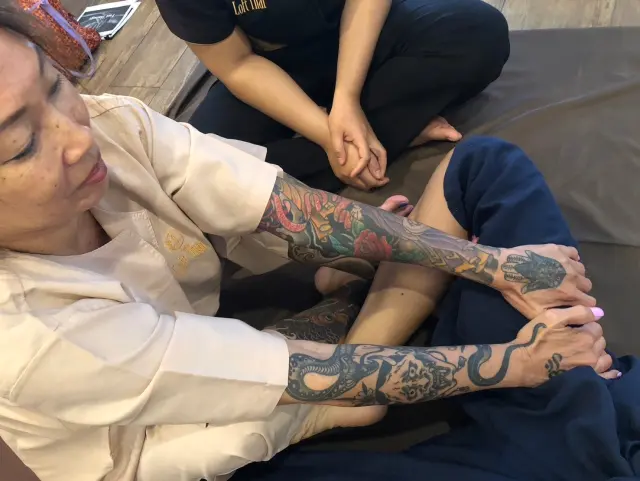 Knee stretch hold
