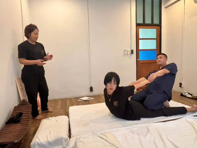Assisted traction stretch
