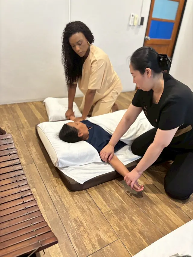Supine arm stretch supervision