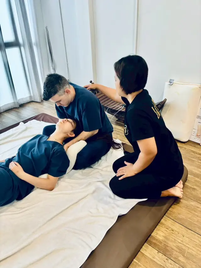 Supine neck support coaching