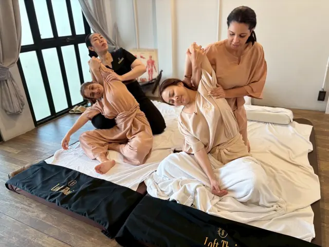 Two-pair shoulder stretch practice