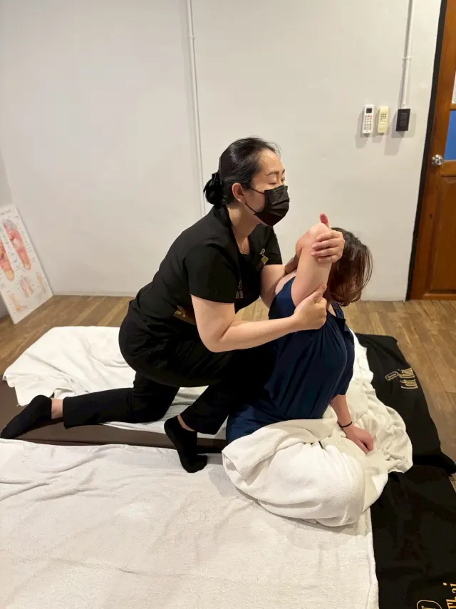 Seated arm support practice