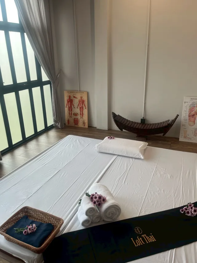Thai massage training room setup