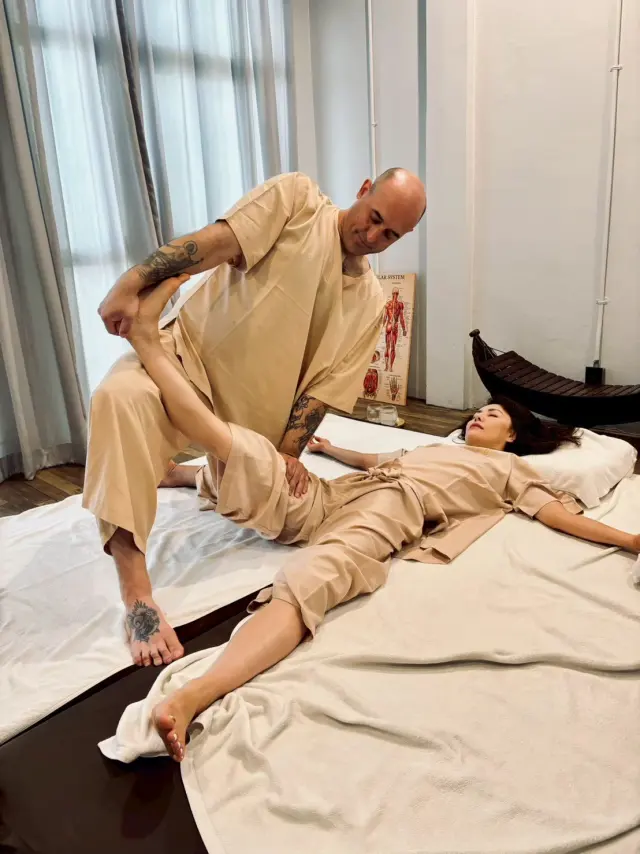 Side leg opening