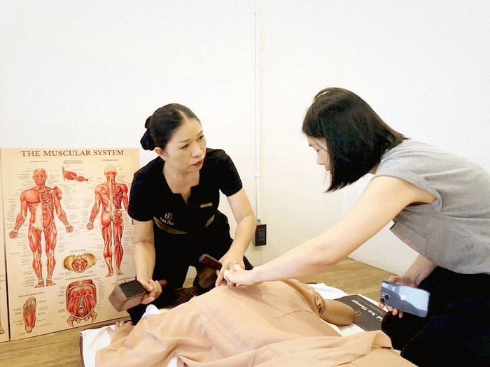 Tok Sen massage training in Bangkok