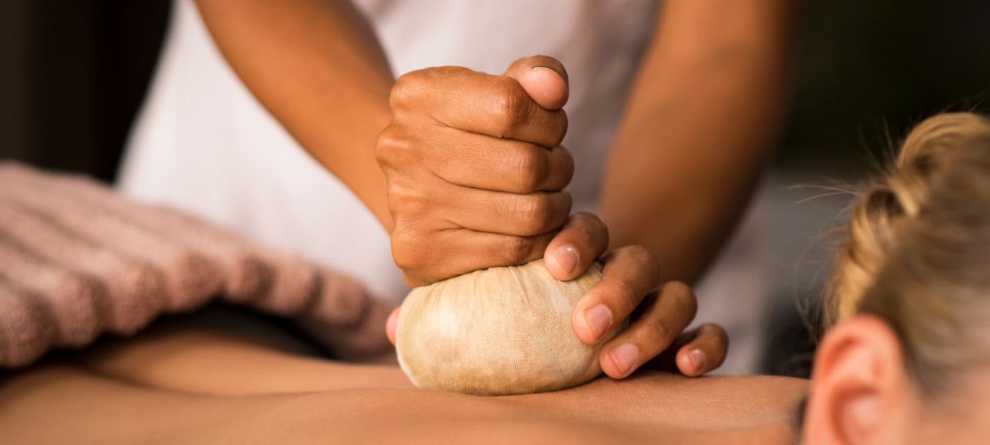 So finden Sie Ihr Zen mit den Meditations- und Yogakursen der Nuad Thai School