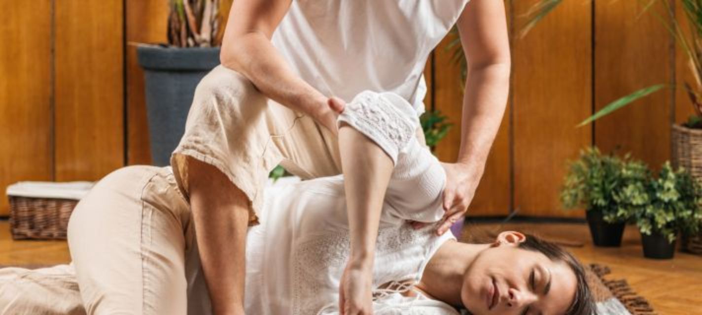 Beherrschung fortgeschrittener Techniken der Thai-Massage