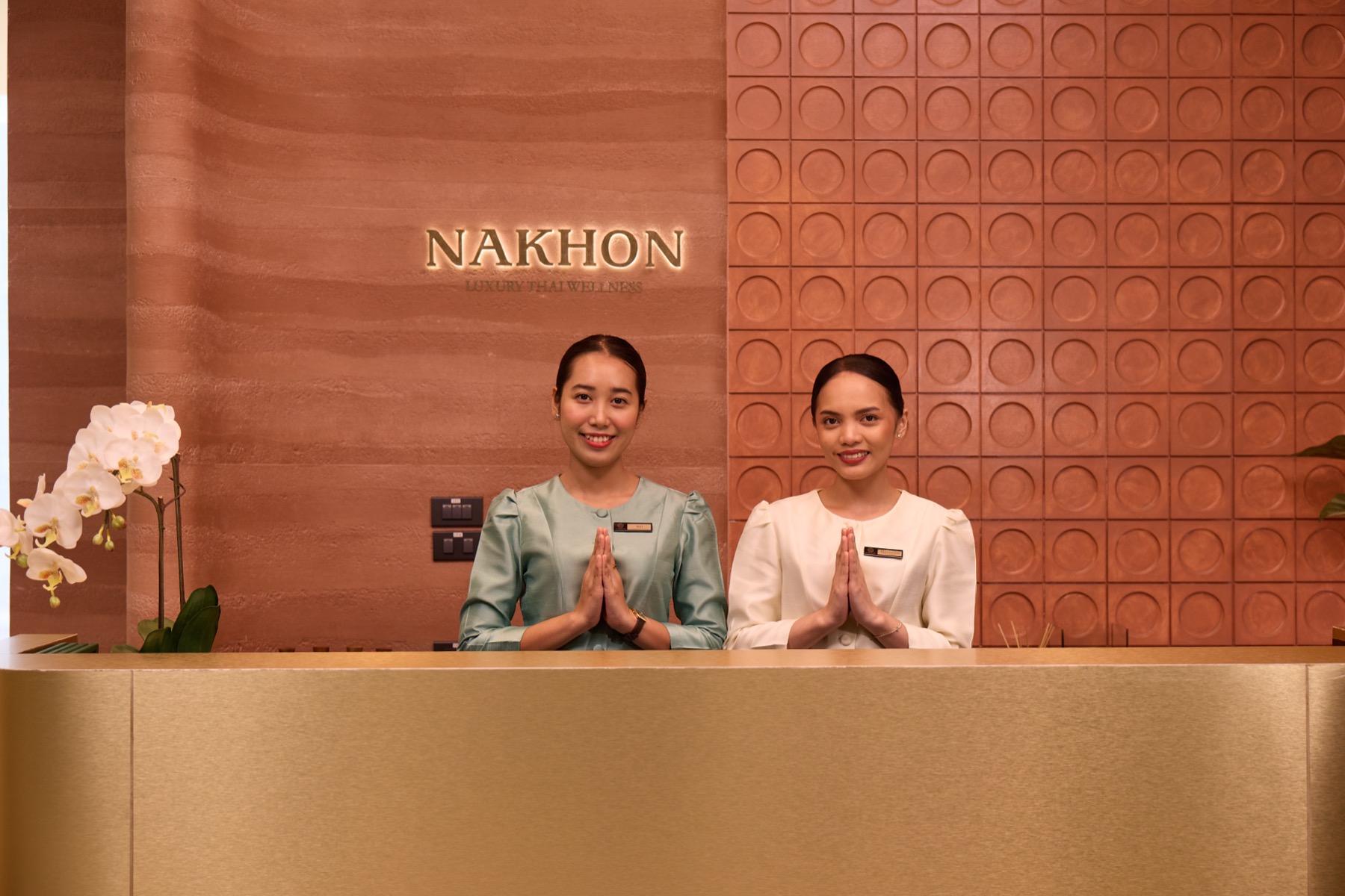 Nakhon Spa Bangkok reception team