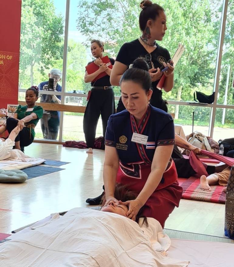 Thai Herbal Compress Head Therapy used as a championship-level treatment example